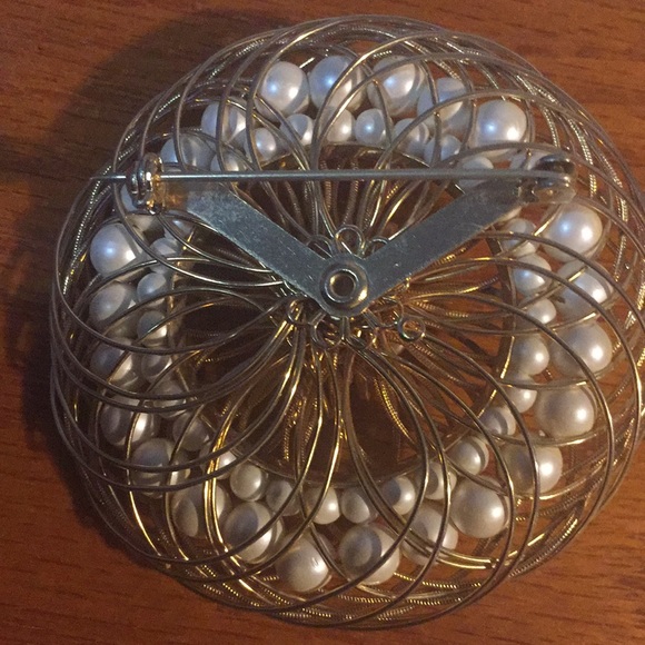 Faux Pearl Brooches - Picture 4 of 8